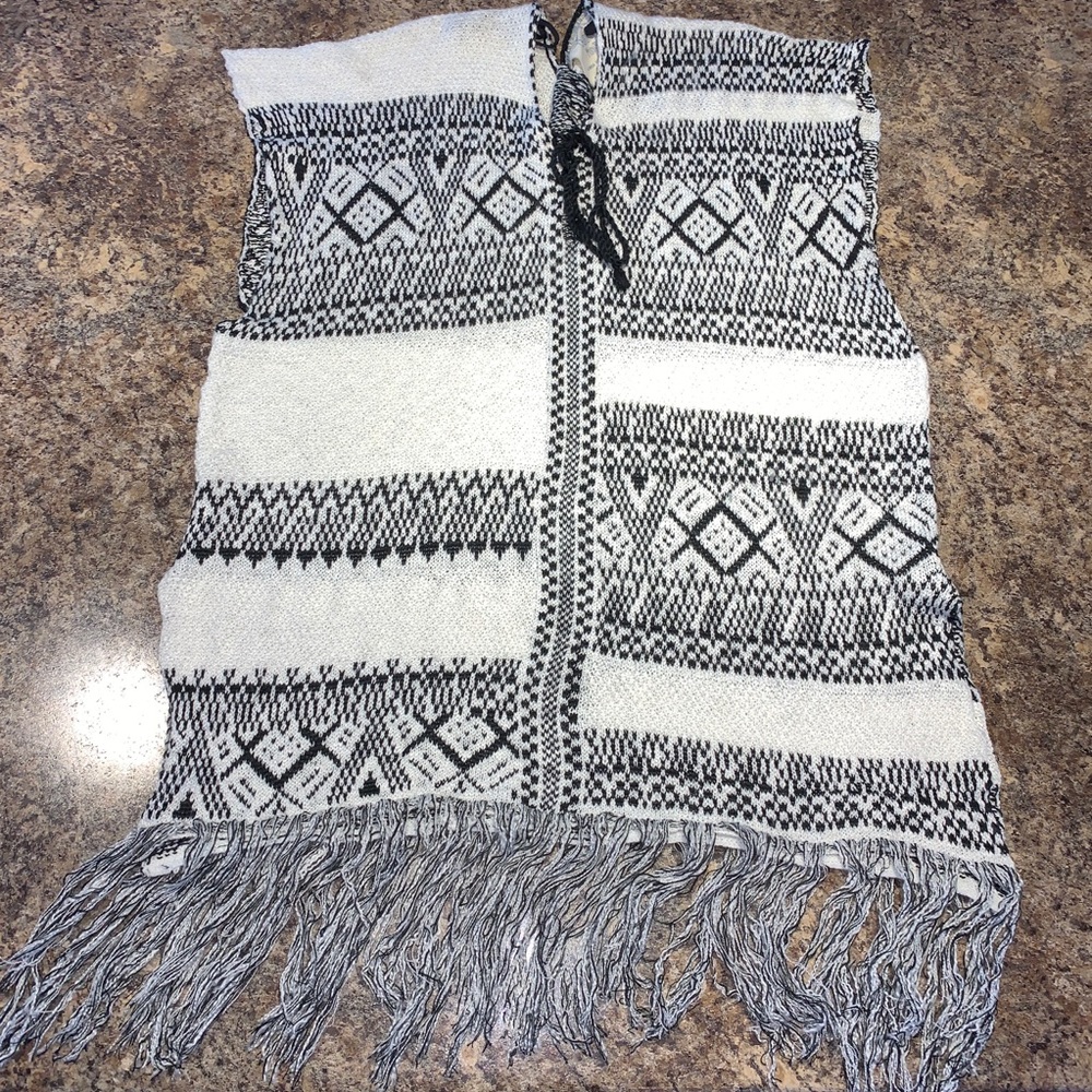 XS California Moonrise knit fringe poncho - Picture 3 of 7